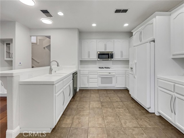Detail Gallery Image 15 of 27 For 51 Village Square, Pleasant Hill,  CA 94523 - 3 Beds | 3/1 Baths
