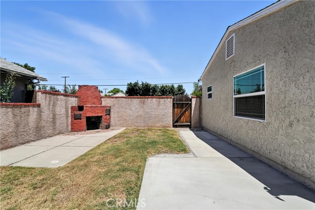 265 W Pershing Court, Covina CA: https://media.crmls.org/medias/9806c17f-6476-4a38-a373-ebc4b0c52709.jpg