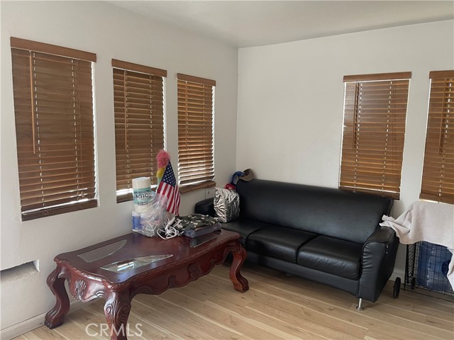Detail Gallery Image 3 of 16 For 1724 E 10th St, Long Beach,  CA 90813 - 2 Beds | 1 Baths