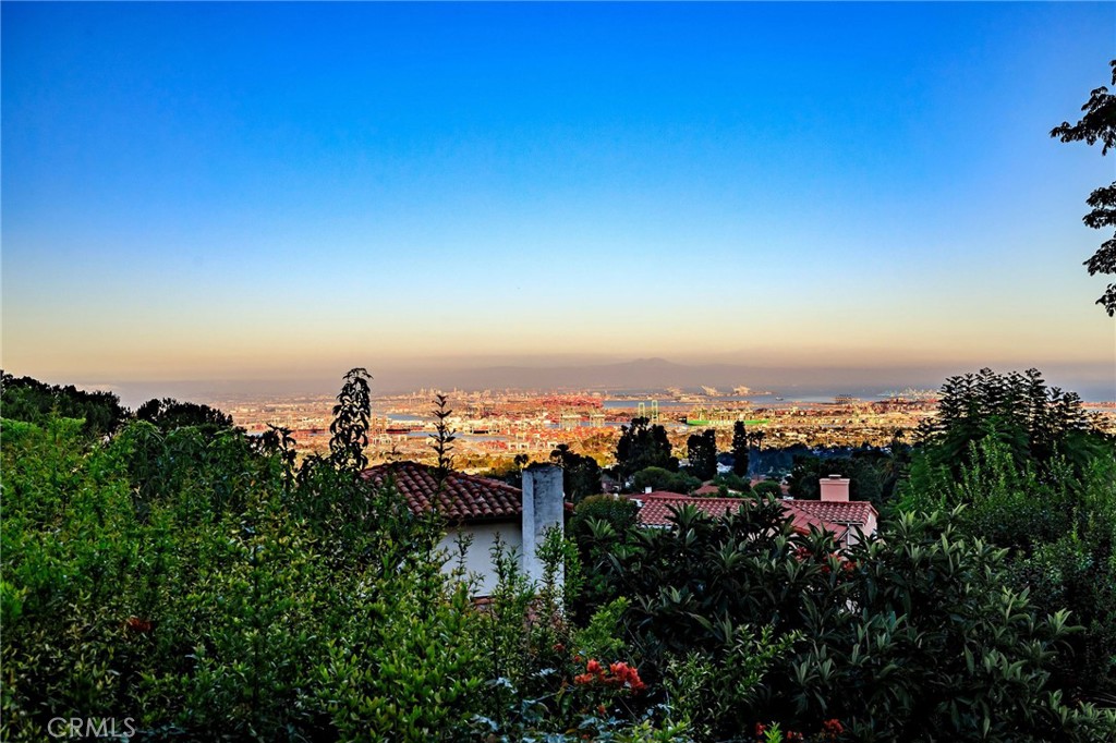 https://media.crmls.org/medias/9809fc5a-a8dc-46e4-b6f2-8611388598d5.jpg?preset=X-Large