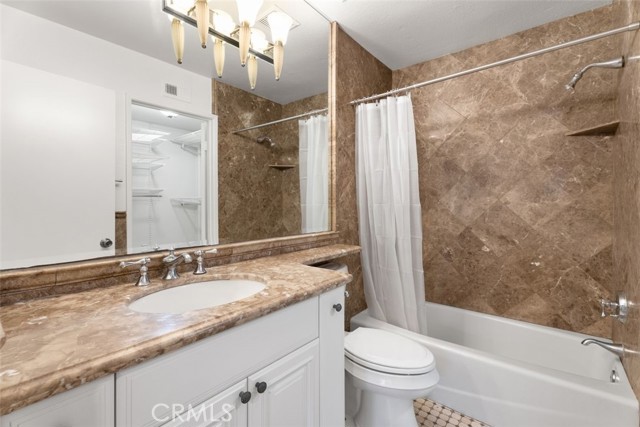 Detail Gallery Image 18 of 37 For 243 Villa Point Dr, Newport Beach,  CA 92660 - 2 Beds | 2 Baths