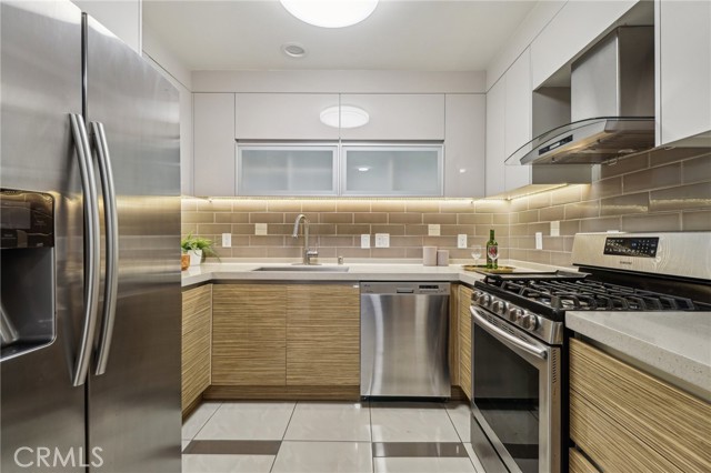 903 S New Hampshire Avenue, Los Angeles CA: https://media.crmls.org/medias/980cdd9b-c69f-4571-8299-3807078baf2e.jpg