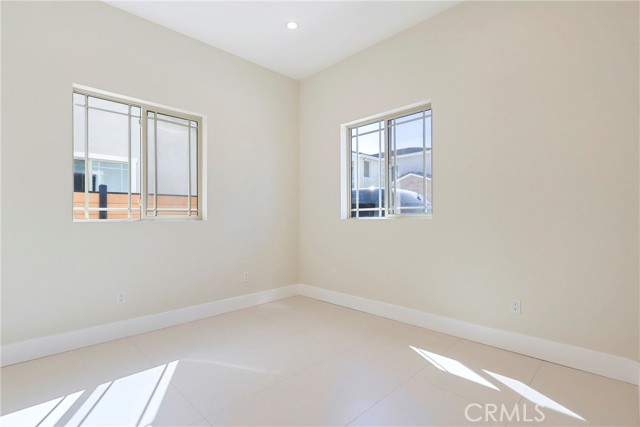 Detail Gallery Image 8 of 30 For 10347 Mapledale St, Bellflower,  CA 90706 - 4 Beds | 3 Baths