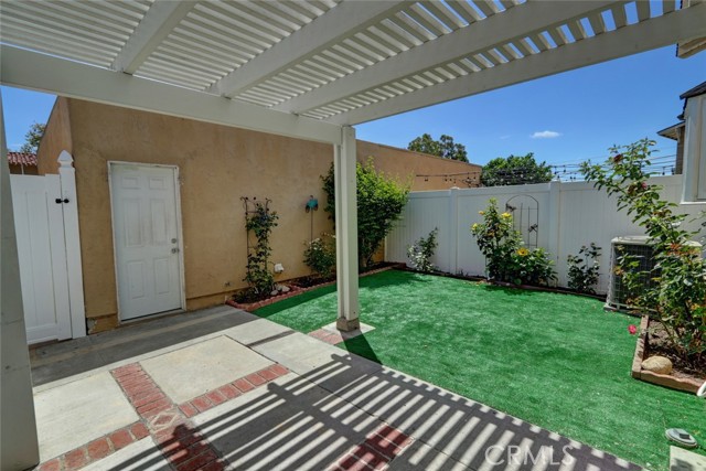 17077 Los Modelos Street, Fountain Valley CA: https://media.crmls.org/medias/980ec595-31c9-46c9-b0c2-957537ed02f7.jpg