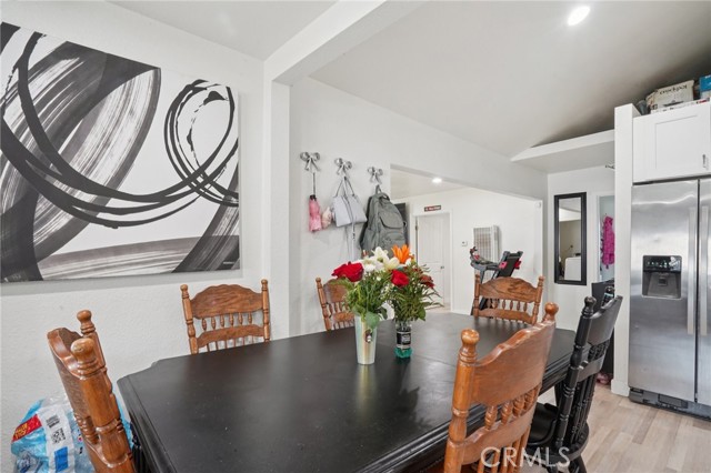 139 N Palm Avenue, Rialto CA: https://media.crmls.org/medias/981005d1-83d5-4ae8-aa94-7cc39adf3058.jpg