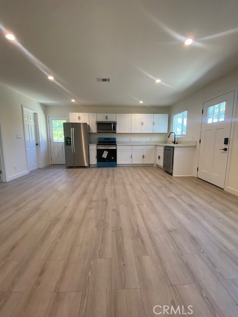 Detail Gallery Image 3 of 13 For 7713 Woodhall Ave, Canoga Park,  CA 91304 - 1 Beds | 1 Baths