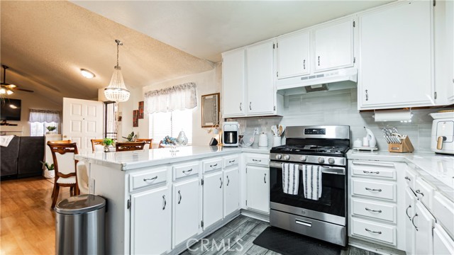 Detail Gallery Image 11 of 20 For 12450 Silverwood Ln, Victorville,  CA 92395 - 4 Beds | 2/1 Baths