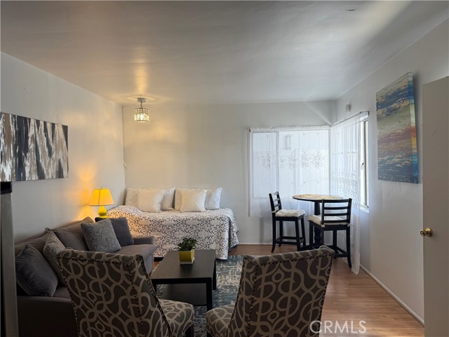 504 1/2 Marigold, Corona del Mar CA: https://media.crmls.org/medias/98112898-3b6d-44df-9534-19d02d21f856.jpg