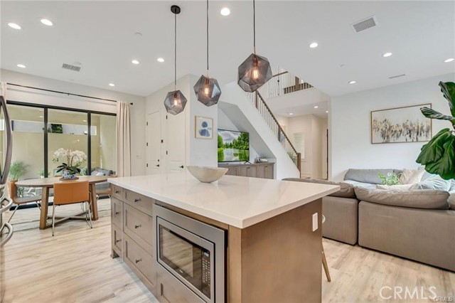 Detail Gallery Image 12 of 45 For 20831 W Acorn, Porter Ranch,  CA 91326 - 4 Beds | 3 Baths