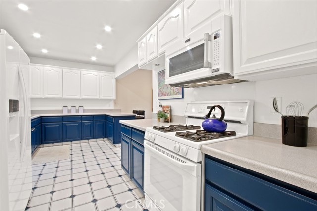 Detail Gallery Image 5 of 29 For 12300 Montecito Rd #10,  Seal Beach,  CA 90740 - 2 Beds | 2 Baths