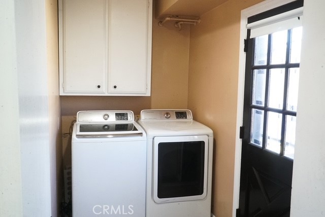 https://media.crmls.org/medias/98127d21-416d-45d8-9e6a-e8d26ccd8f29.jpg?preset=X-Large