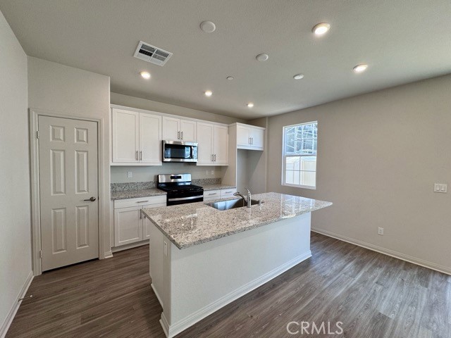 Detail Gallery Image 12 of 49 For 26553 James Dr, Menifee,  CA 92584 - 3 Beds | 2/1 Baths