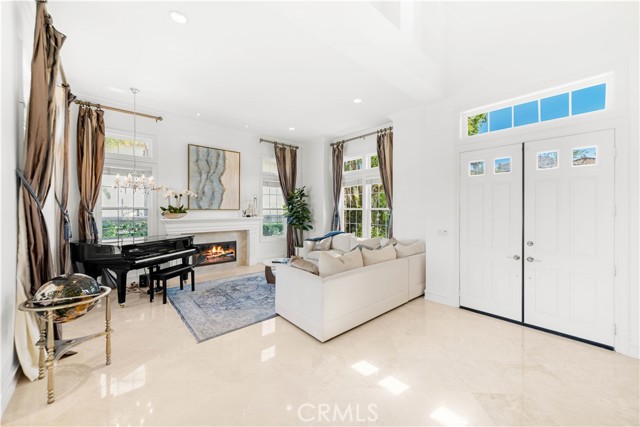 1040 S Summer Breeze Lane, Anaheim CA: https://media.crmls.org/medias/9815f6e0-a837-49e2-be96-0ebb1de47433.jpg