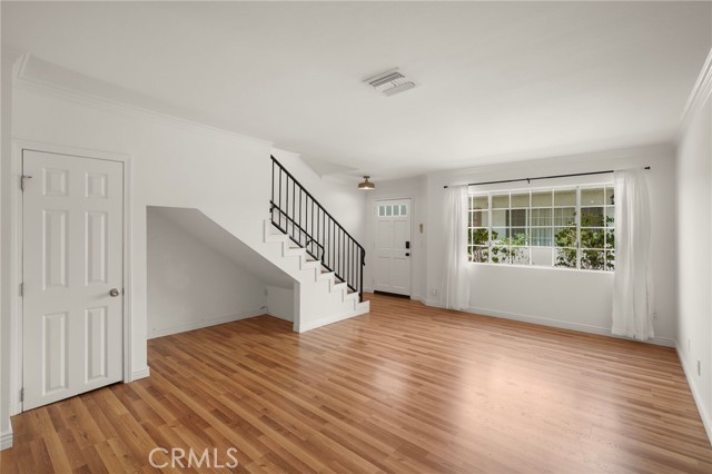 Detail Gallery Image 4 of 27 For 305 E Valencia Ave #E,  Burbank,  CA 91502 - 2 Beds | 2/1 Baths