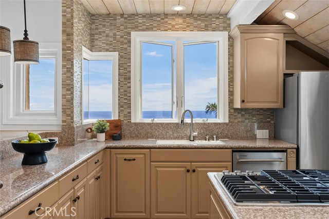 Detail Gallery Image 20 of 41 For 2526 Encina Way, Laguna Beach,  CA 92651 - 3 Beds | 3/1 Baths