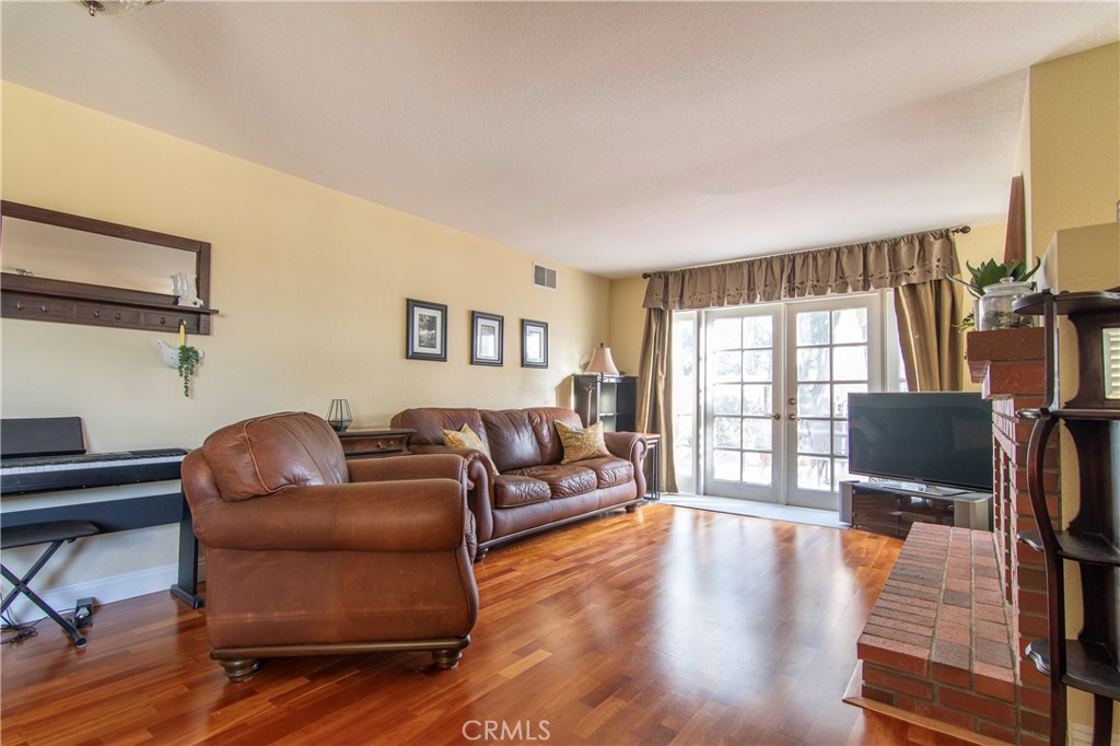 98163d40 8d57 4131 8cbe 36a6c4f48b38