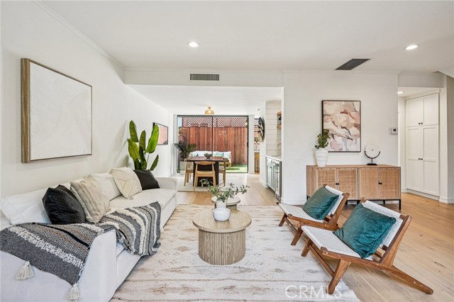 Detail Gallery Image 7 of 32 For 713 9th St #3,  Santa Monica,  CA 90402 - 3 Beds | 3 Baths