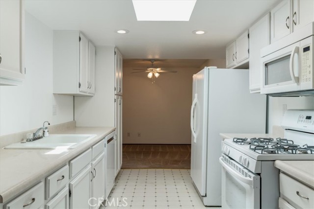 Detail Gallery Image 9 of 25 For 1742 Marigold Ln, Paso Robles,  CA 93446 - 2 Beds | 2 Baths