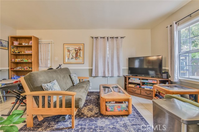717 Ultimo Avenue, Long Beach CA: https://media.crmls.org/medias/98182179-f480-4533-9ad6-913357e76b52.jpg