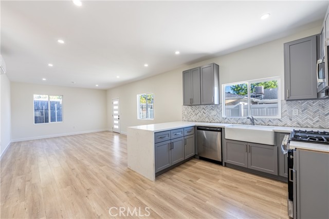 Detail Gallery Image 5 of 28 For 2131 N Pepper, Burbank,  CA 91505 - 2 Beds | 1/1 Baths