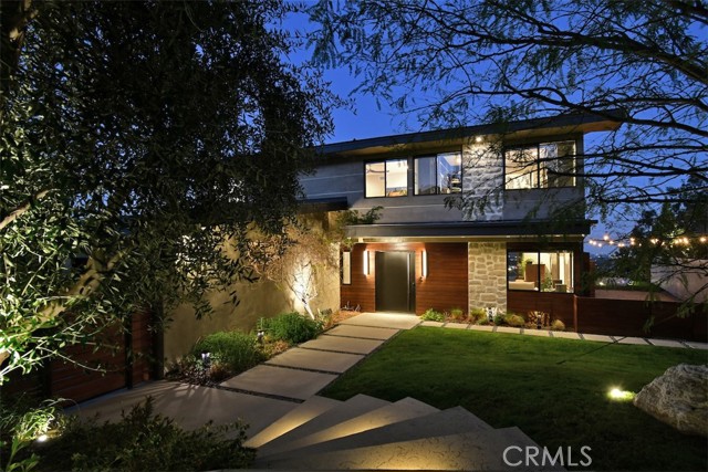 Detail Gallery Image 4 of 41 For 6100 Maury Ave, Woodland Hills,  CA 91367 - 4 Beds | 2/1 Baths
