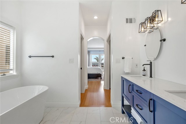 4104 Highland Avenue, Manhattan Beach, California 90266, 3 Bedrooms Bedrooms, ,3 BathroomsBathrooms,Residential,Sold,Highland,SB21194118