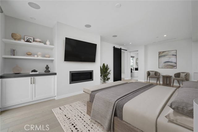 303 12th Street, Huntington Beach CA: https://media.crmls.org/medias/98195761-4c5e-41d2-b8c0-ed6a88110742.jpg