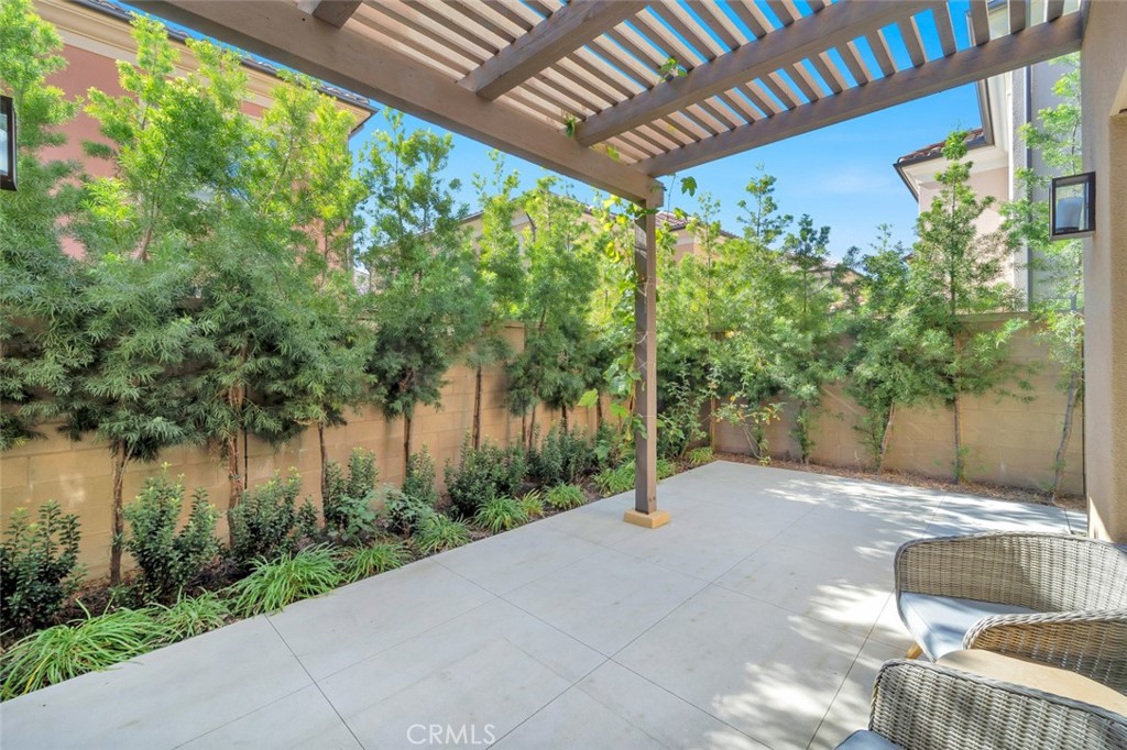 https://media.crmls.org/medias/9819ad8c-b3d2-43d5-ab97-6fa156c29350.jpg?preset=X-Large
