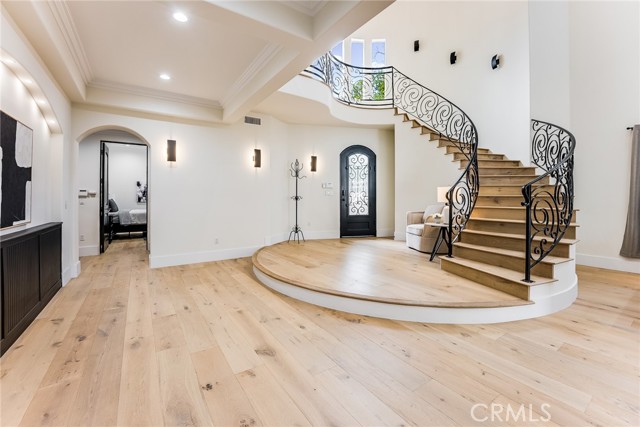 23123 Oxnard Street, Woodland Hills CA: https://media.crmls.org/medias/9819c045-ac91-4ef3-91c9-a75aa8df10e1.jpg