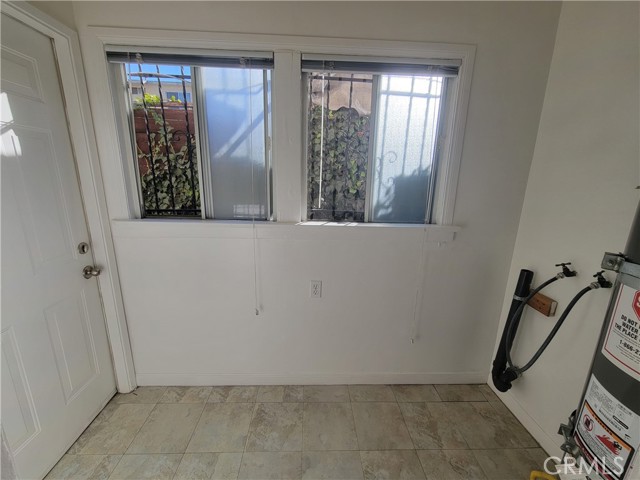 Detail Gallery Image 9 of 10 For 2934 W 11th St, Los Angeles,  CA 90006 - 2 Beds | 1 Baths