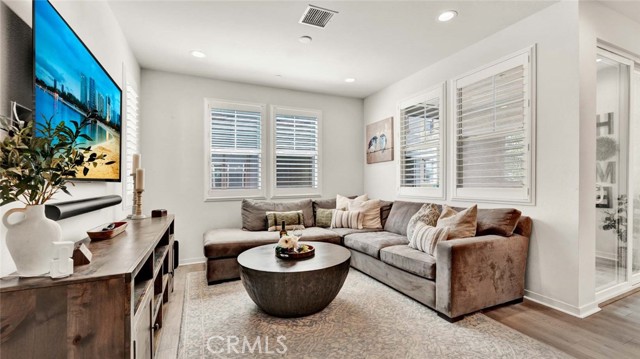Detail Gallery Image 9 of 43 For 1006 Overton Ct, Tustin,  CA 92780 - 3 Beds | 2/1 Baths