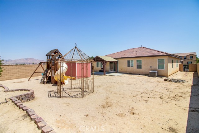 15992 Yosemite Street, Victorville CA: https://media.crmls.org/medias/981b9b43-2a00-4233-8943-66554ae74196.jpg