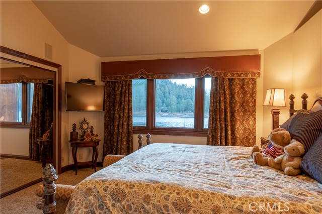 Detail Gallery Image 30 of 33 For 655 Cove Dr, Big Bear Lake,  CA 92315 - 6 Beds | 5/2 Baths