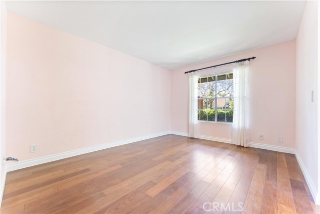 44 W Yale, Irvine CA: https://media.crmls.org/medias/981cc2d3-2f6d-4367-9aa0-24ed439e45a5.jpg