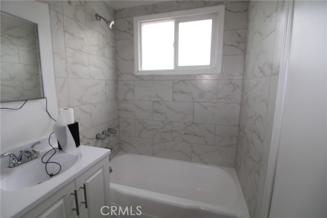 Detail Gallery Image 8 of 12 For 4954 Tweedy Bld #F,  South Gate,  CA 90280 - 2 Beds | 2 Baths