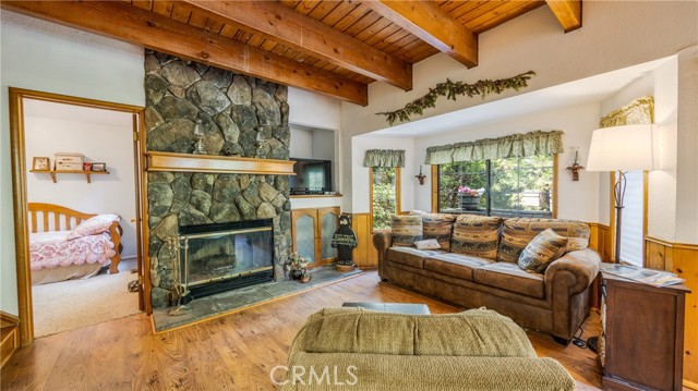 Detail Gallery Image 12 of 48 For 24941 Faulhorn Dr, Crestline,  CA 92325 - 3 Beds | 1/1 Baths