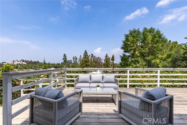 22253 Del Valle Street, Woodland Hills CA: https://media.crmls.org/medias/981e0ba4-43d9-4c25-8e31-303a2d9876a8.jpg
