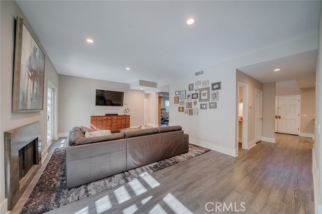 Detail Gallery Image 12 of 31 For 6049 Rustling Oaks Dr, Agoura Hills,  CA 91301 - 4 Beds | 3/1 Baths