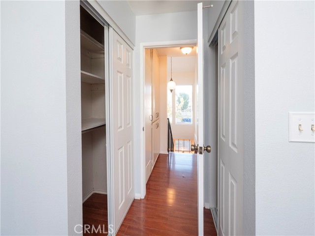 Detail Gallery Image 31 of 39 For 12334 Chandler #C,  Valley Village,  CA 91607 - 2 Beds | 2 Baths