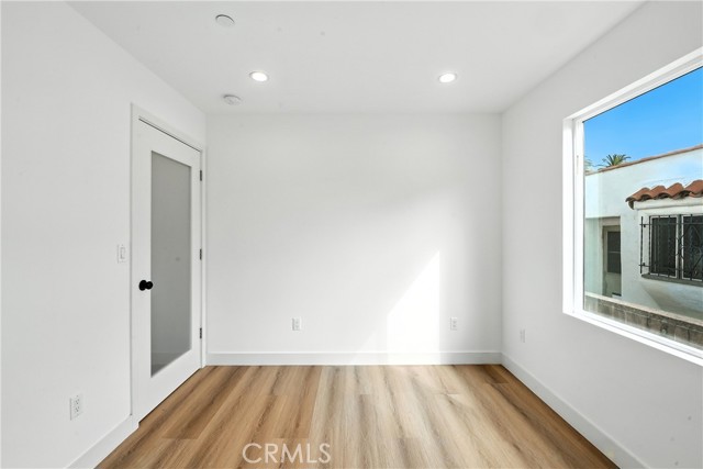 3031 3033 Vineyard Avenue, Los Angeles CA: https://media.crmls.org/medias/9820a78d-92af-4e0c-a7a9-d6d9fe68822d.jpg