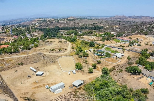 21551 Via Liago, Perris CA: https://media.crmls.org/medias/98216586-5184-45ca-88c5-a6a924e14d22.jpg