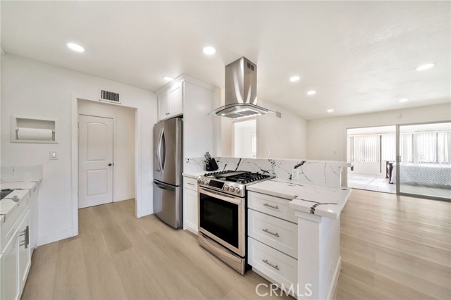 17121 Granada Lane, Huntington Beach CA: https://media.crmls.org/medias/9821b8a8-5ab0-4cf2-9b49-373ab69cdf02.jpg
