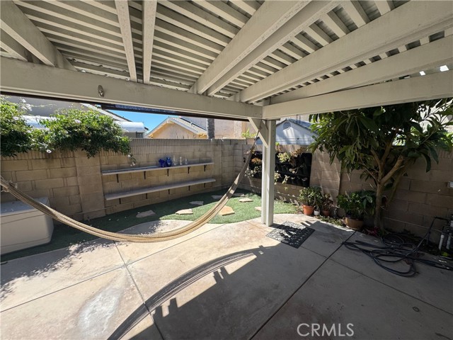 21041 Shaw Lane, Huntington Beach CA: https://media.crmls.org/medias/98220960-ba34-45d8-a8ab-8be5a66e39da.jpg