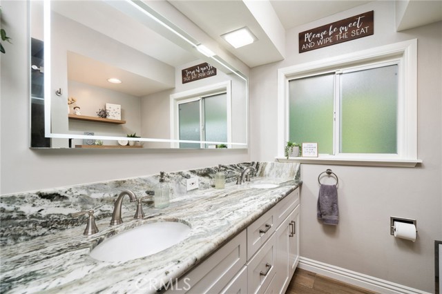 Detail Gallery Image 15 of 39 For 1098 W 25th Street, Upland,  CA 91784 - 4 Beds | 3 Baths