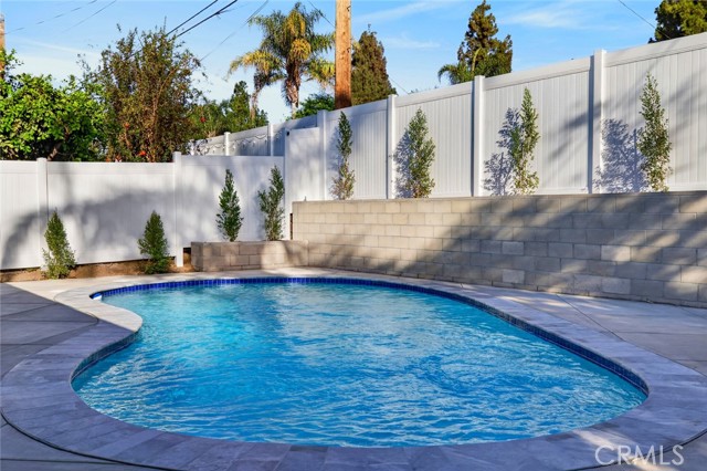 16445 Kingsbury photo 50