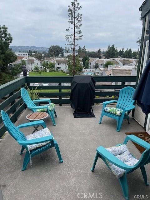 https://media.crmls.org/medias/982383fe-3798-4122-bd11-f43a94cea686.jpg?preset=X-Large