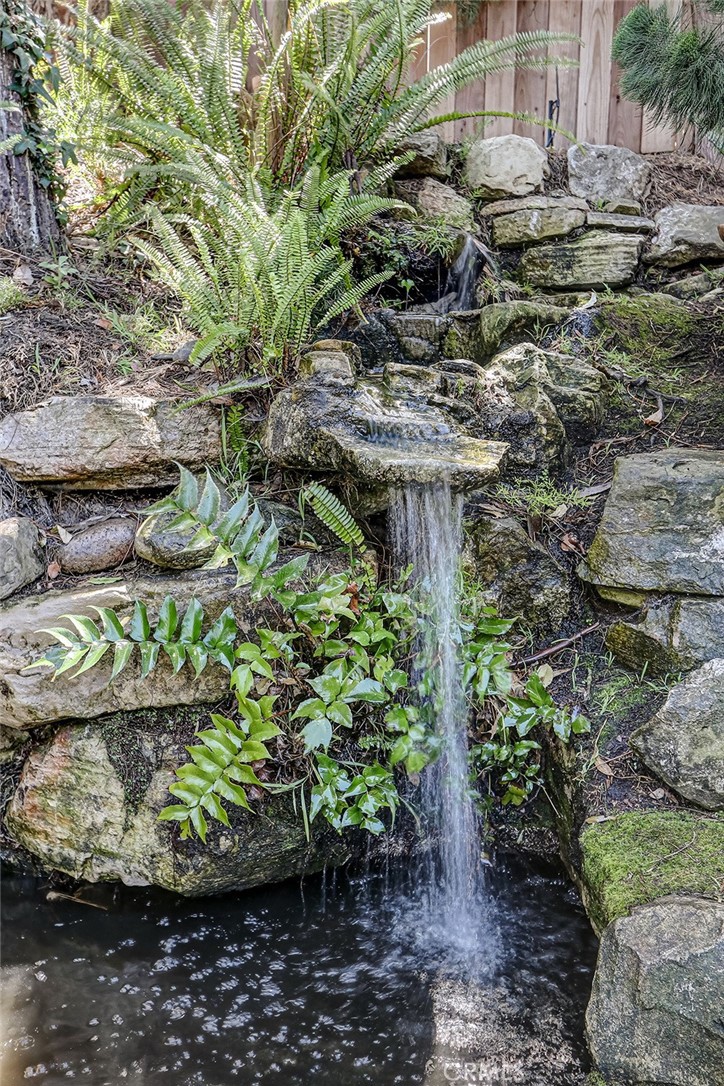 https://media.crmls.org/medias/9823e2fb-02bf-4060-8f86-d4d087e1c857.jpg?preset=X-Large