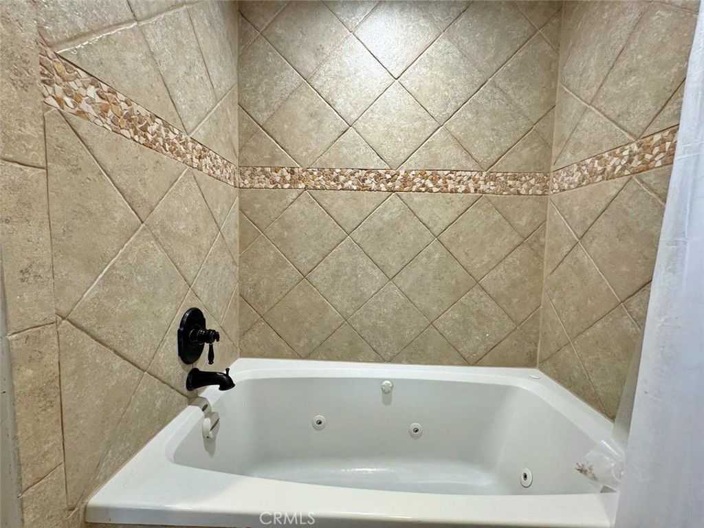 https://media.crmls.org/medias/9823fc08-3fbd-46cb-b958-8d3a94b53c98.jpg?preset=X-Large