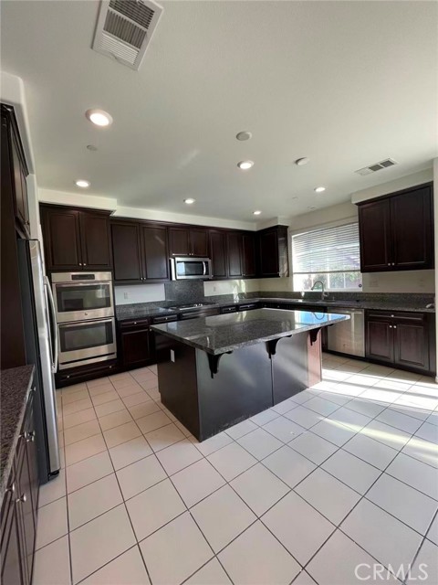 Detail Gallery Image 3 of 19 For 13245 Winslow, Rancho Cucamonga,  CA 91739 - 4 Beds | 3 Baths