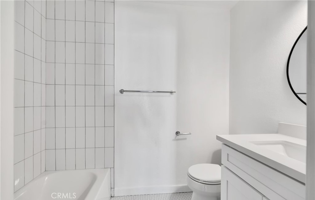 https://media.crmls.org/medias/982580bb-9ab3-4445-bc04-6b51736b64f6.jpg?preset=X-Large